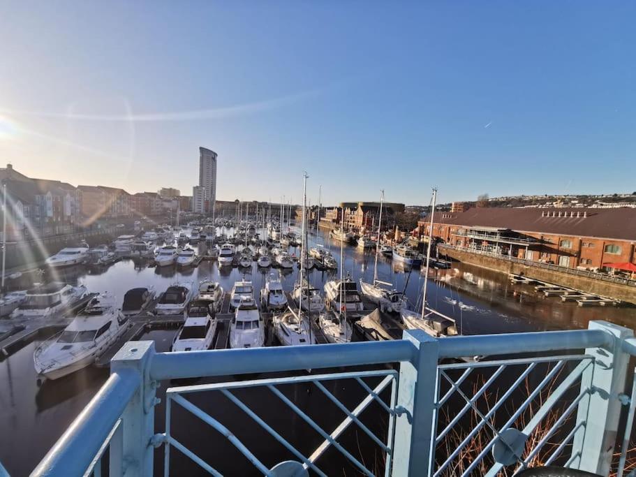 The Quay - Harbour View - By Tifa Stays Swansea Kültér fotó